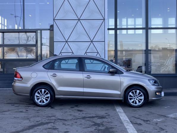 Volkswagen Polo V Рестайлинг с пробегом 2017 года, цена 1 249 000 рублей, 69000 км, седан, Автокод Объявления