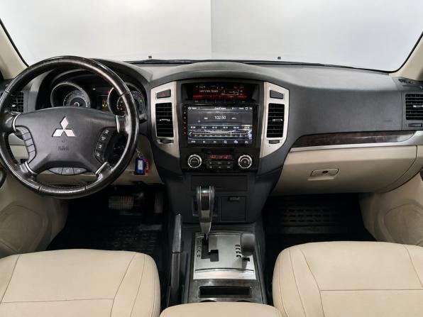 Mitsubishi Pajero IV Рестайлинг 2 с пробегом 2017 года, цена 2 849 000 рублей, 99700 км, внедорожник, Автокод Объявления