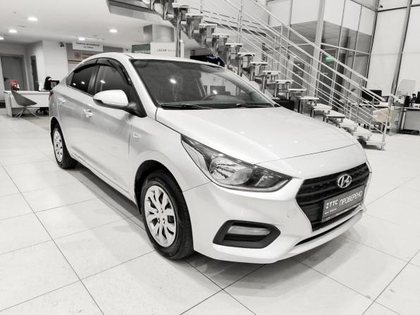 Hyundai Solaris II с пробегом 2017 года, цена 1 050 000 рублей, 111030 км, седан, Автокод Объявления