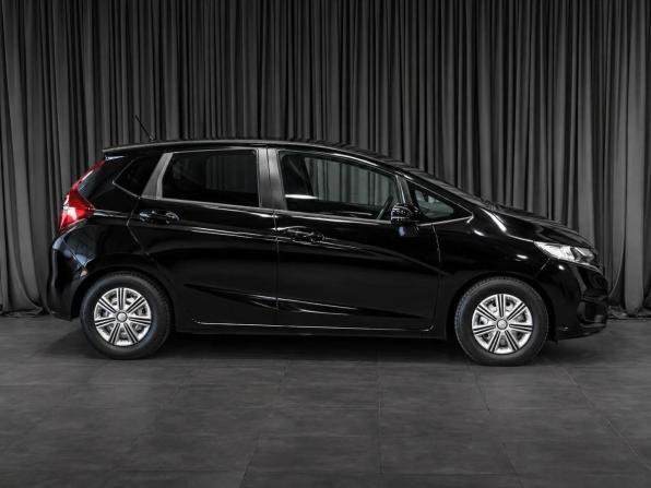 Honda Fit III Рестайлинг с пробегом 2018 года, цена 929 000 рублей, 144222 км, хэтчбек, Автокод Объявления