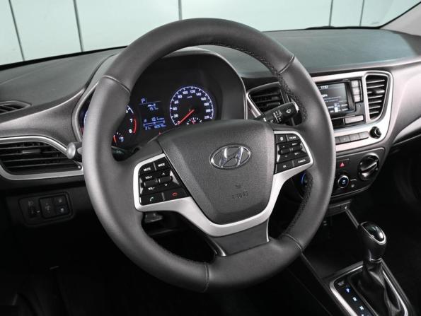 Hyundai Solaris II с пробегом 2017 года, цена 1 329 000 рублей, 180579 км, седан, Автокод Объявления