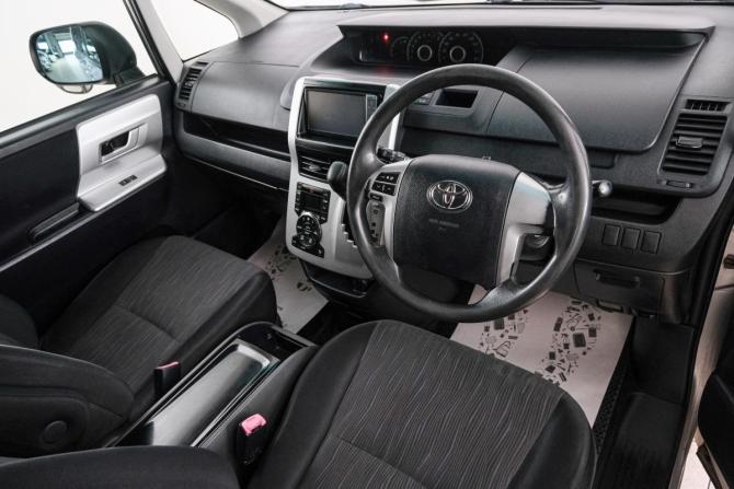 Toyota Noah II (R70) с пробегом 2010 года, цена 1 399 000 рублей, 235000 км, минивэн, Автокод Объявления