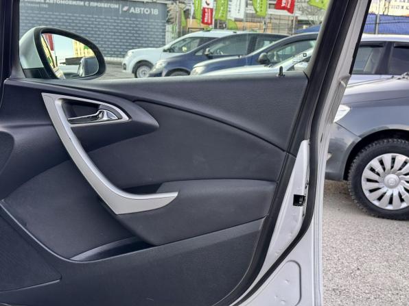 Opel Astra J с пробегом 2011 года, цена 649 000 рублей, 175278 км, хэтчбек, Автокод Объявления