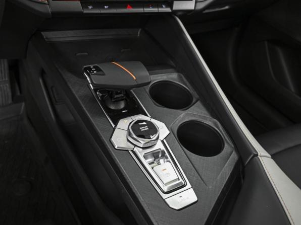 Changan UNI-V I с пробегом 2024 года, цена 2 540 000 рублей, 36940 км, лифтбек, Автокод Объявления