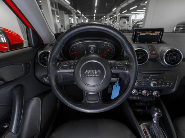 Audi A1 I (8X) Рестайлинг с пробегом 2015 года, цена 1 100 000 рублей, 111353 км, хэтчбек, Автокод Объявления
