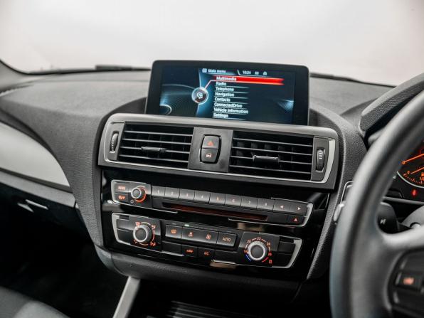 BMW 1 серии II (F20/F21) Рестайлинг с пробегом 2015 года, цена 1 297 000 рублей, 54504 км, хэтчбек, Автокод Объявления