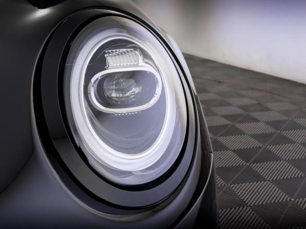 Mini Hatch III (F55/F56) Рестайлинг с пробегом 2020 года, цена 2 995 000 рублей, 69668 км, хэтчбек, Автокод Объявления