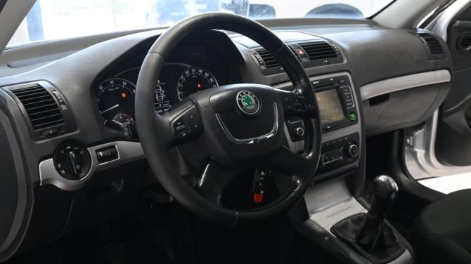 Skoda Octavia II (A5) Рестайлинг с пробегом 2009 года, цена 625 000 рублей, 202266 км, лифтбек, Автокод Объявления