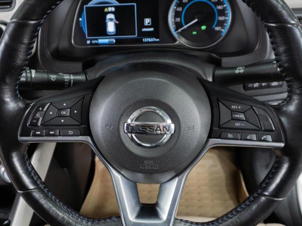 Nissan Leaf II (ZE1) с пробегом 2017 года, цена 1 599 000 рублей, 137637 км, хэтчбек, Автокод Объявления