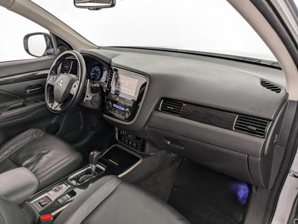 Mitsubishi Outlander III Рестайлинг 2 с пробегом 2017 года, цена 2 100 000 рублей, 113346 км, внедорожник, Автокод Объявления