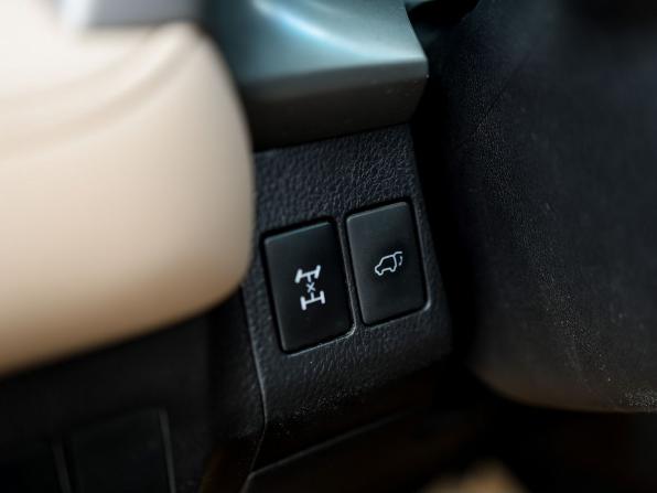 Toyota RAV4 IV (XA40) Рестайлинг с пробегом 2016 года, цена 2 399 000 рублей, 102763 км, внедорожник, Автокод Объявления