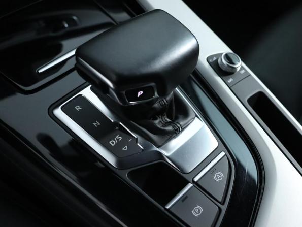 Audi A4 V (B9) Рестайлинг с пробегом 2021 года, цена 3 035 000 рублей, 66100 км, седан, Автокод Объявления