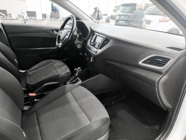 Hyundai Solaris II с пробегом 2018 года, цена 850 000 рублей, 306951 км, седан, Автокод Объявления