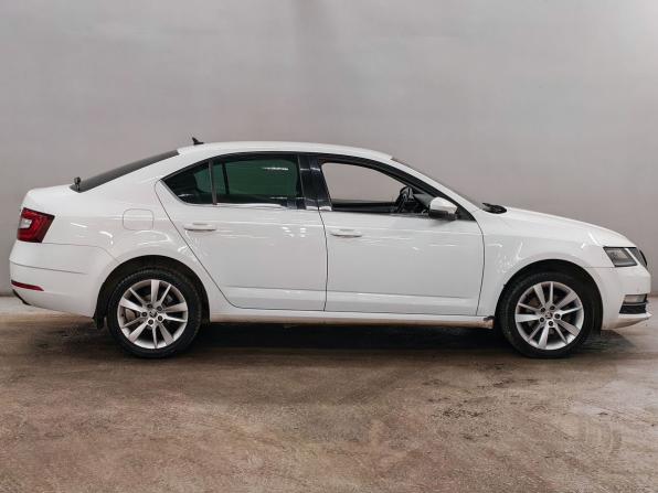 Skoda Octavia III (A7) Рестайлинг с пробегом 2018 года, цена 1 330 000 рублей, 271704 км, лифтбек, Автокод Объявления
