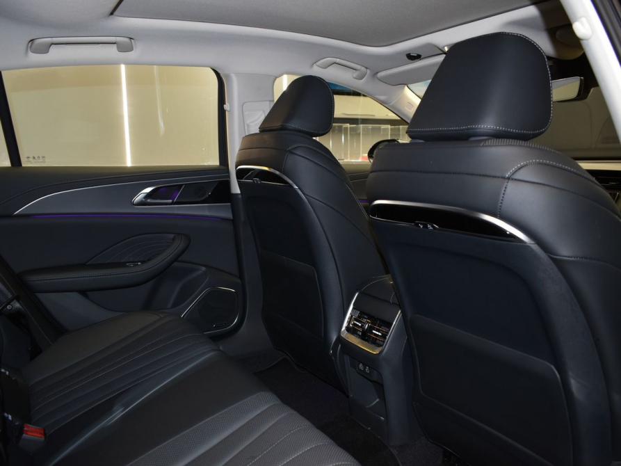 Hongqi H5 II Москва  - изображение 10