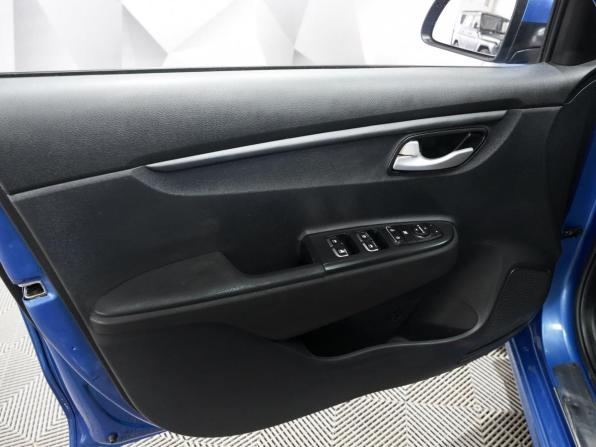 Kia Rio IV с пробегом 2018 года, цена 885 000 рублей, 217000 км, седан, Автокод Объявления