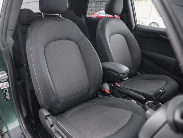 Mini Hatch III (F55/F56) Рестайлинг с пробегом 2020 года, цена 2 399 000 рублей, 22791 км, хэтчбек, Автокод Объявления