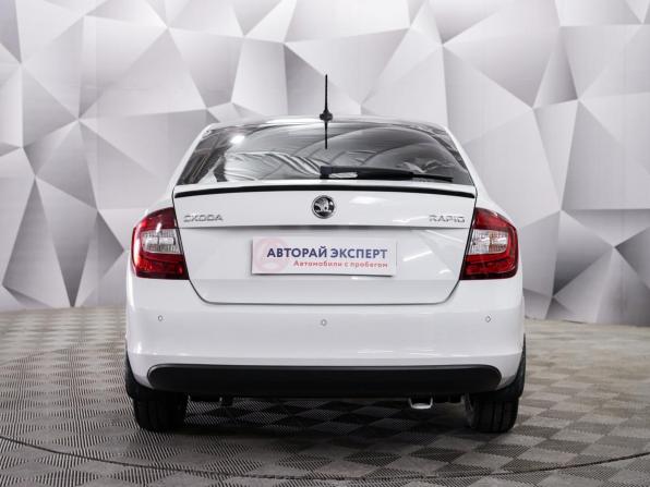 Skoda Rapid I Рестайлинг с пробегом 2018 года, цена 1 011 000 рублей, 222000 км, лифтбек, Автокод Объявления
