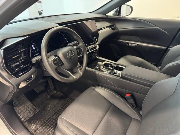 Lexus RX V с пробегом 2023 года, цена 8 200 000 рублей, 55229 км, внедорожник, Автокод Объявления
