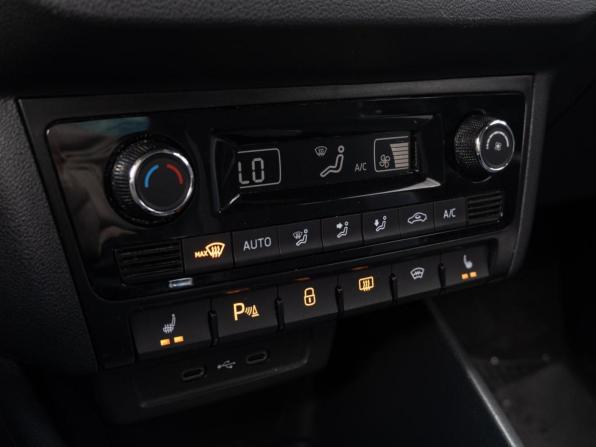 Volkswagen Polo VI с пробегом 2021 года, цена 1 595 000 рублей, 124189 км, лифтбек, Автокод Объявления
