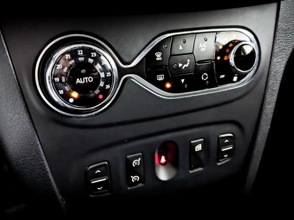 Renault Sandero II с пробегом 2017 года, цена 999 000 рублей, 148029 км, хэтчбек, Автокод Объявления