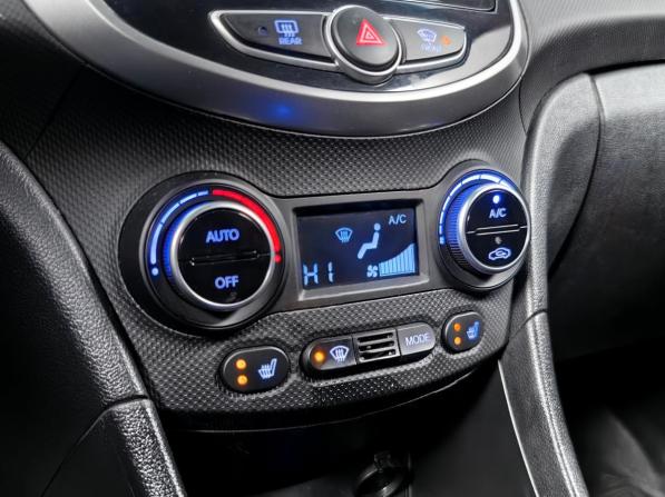 Hyundai Solaris I Рестайлинг с пробегом 2015 года, цена 1 149 000 рублей, 121063 км, хэтчбек, Автокод Объявления
