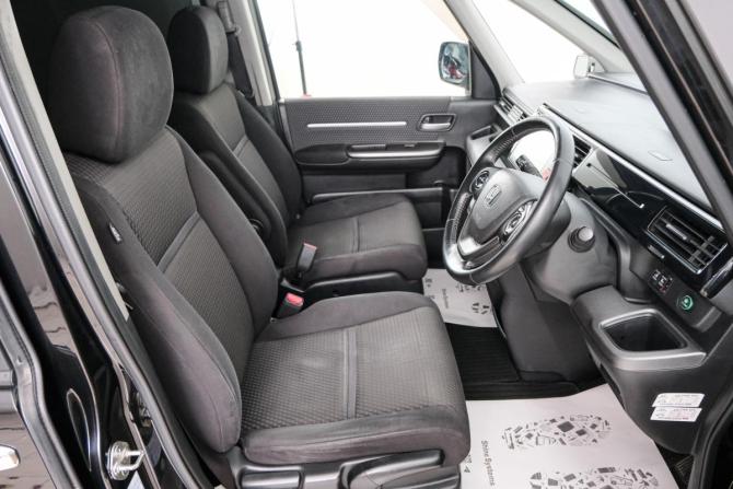 Honda Stepwgn V с пробегом 2015 года, цена 1 699 000 рублей, 127000 км, минивэн, Автокод Объявления