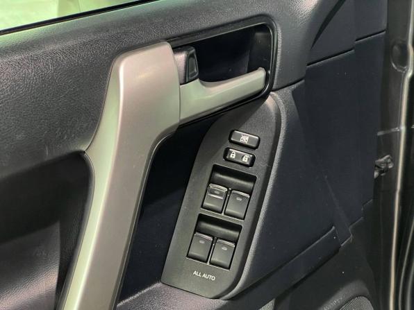 Toyota Land Cruiser Prado 150 Series Рестайлинг 2 с пробегом 2019 года, цена 5 900 000 рублей, 136921 км, внедорожник, Автокод Объявления