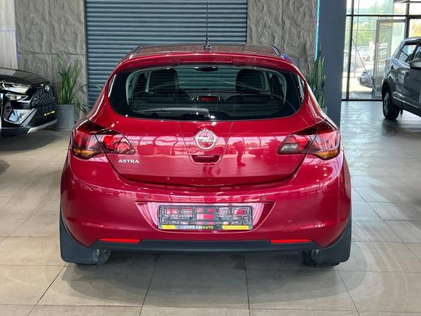 Opel Astra J с пробегом 2011 года, цена 1 150 000 рублей, 54000 км, хэтчбек, Автокод Объявления