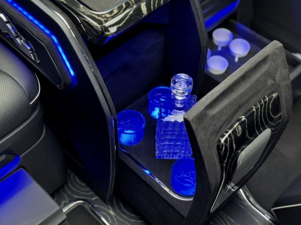 Mercedes-Benz V-Класс III (W447) Рестайлинг 2 с пробегом 2026 года, цена 42 700 000 рублей, 61 км, минивэн, Автокод Объявления