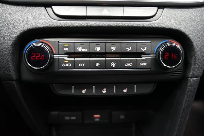Kia Ceed III с пробегом 2021 года, цена 1 999 000 рублей, 73260 км, универсал, Автокод Объявления