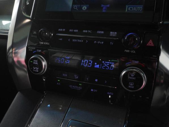 Toyota Vellfire II Рестайлинг с пробегом 2018 года, цена 5 165 000 рублей, 128486 км, минивэн, Автокод Объявления