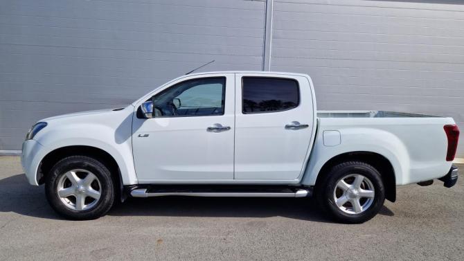 Isuzu D-Max II с пробегом 2017 года, цена 2 255 000 рублей, 256156 км, пикап, Автокод Объявления