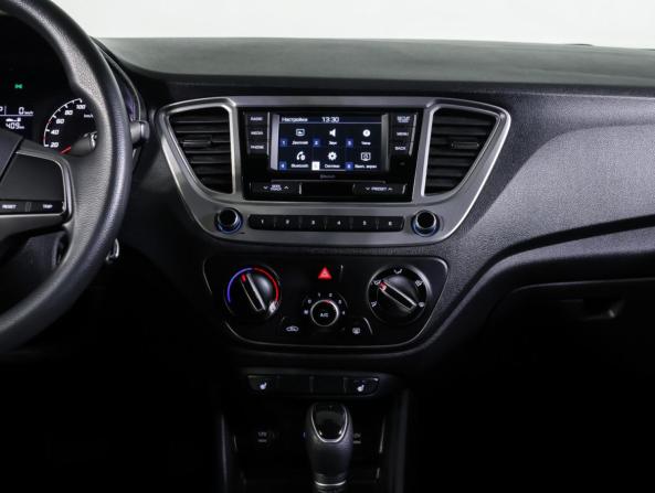 Hyundai Solaris II Рестайлинг с пробегом 2022 года, цена 1 700 000 рублей, 73163 км, седан, Автокод Объявления