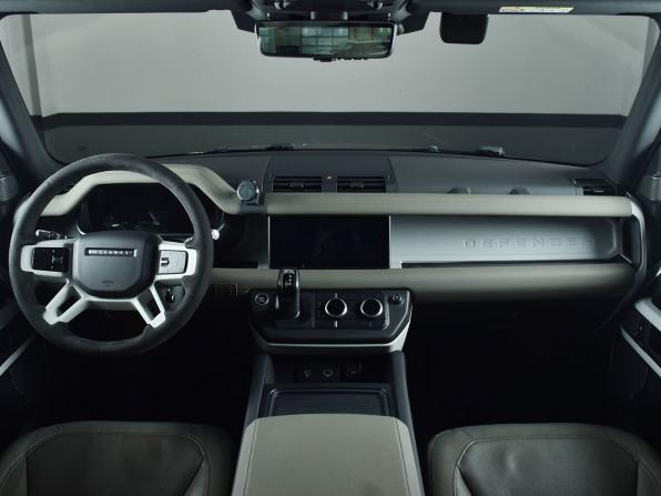 Land Rover Defender II с пробегом 2021 года, цена 4 999 995 рублей, 131041 км, внедорожник, Автокод Объявления