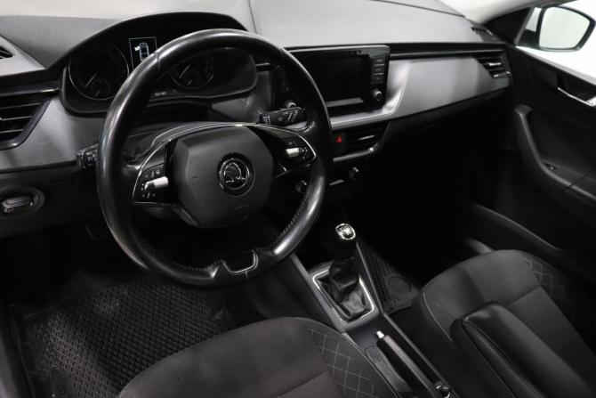 Skoda Rapid II с пробегом 2021 года, цена 1 387 000 рублей, 125472 км, лифтбек, Автокод Объявления