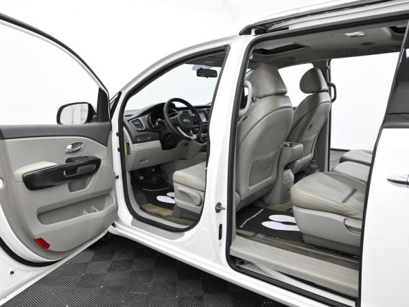 Kia Carnival III с пробегом 2016 года, цена 1 949 000 рублей, 228000 км, минивэн, Автокод Объявления
