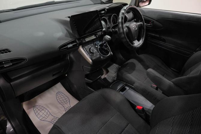 Toyota Wish II Рестайлинг с пробегом 2014 года, цена 1 699 000 рублей, 84000 км, минивэн, Автокод Объявления
