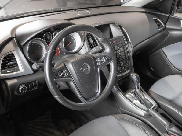 Opel Astra J Рестайлинг с пробегом 2013 года, цена 603 400 рублей, 218000 км, хэтчбек, Автокод Объявления