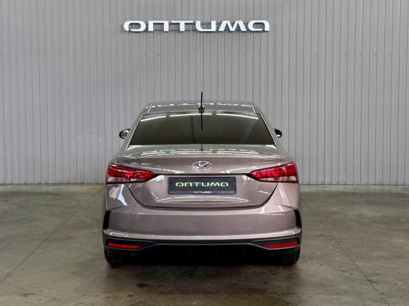 Hyundai Solaris II Рестайлинг с пробегом 2021 года, цена 1 697 000 рублей, 44594 км, седан, Автокод Объявления