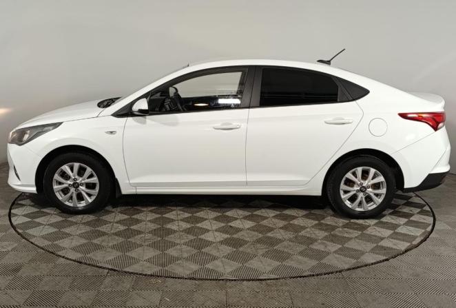 Hyundai Solaris II Рестайлинг с пробегом 2020 года, цена 1 640 000 рублей, 80000 км, седан, Автокод Объявления