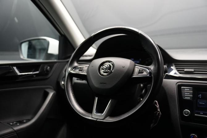 Skoda Rapid I Рестайлинг с пробегом 2018 года, цена 1 640 000 рублей, 98000 км, лифтбек, Автокод Объявления