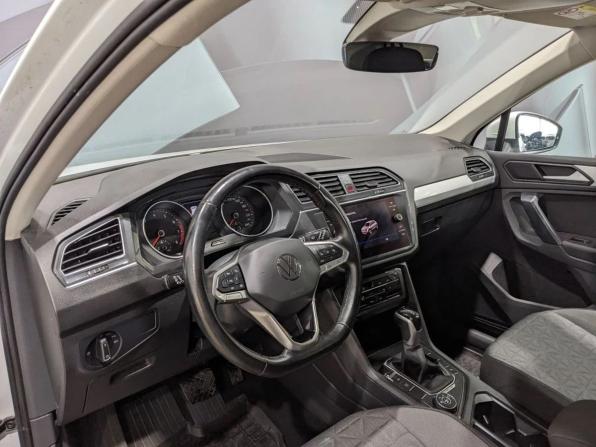 Volkswagen Tiguan II Рестайлинг с пробегом 2021 года, цена 2 549 000 рублей, 126040 км, внедорожник, Автокод Объявления