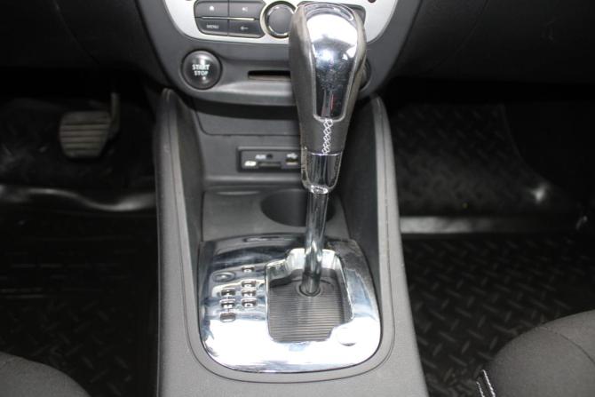 Renault Fluence I Рестайлинг с пробегом 2015 года, цена 900 000 рублей, 77000 км, седан, Автокод Объявления