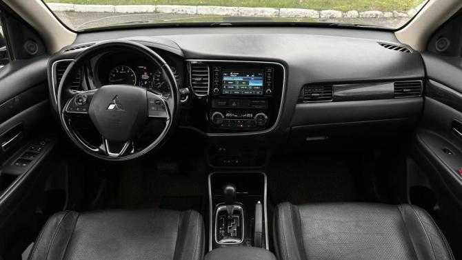 Mitsubishi Outlander III Рестайлинг 2 с пробегом 2017 года, цена 1 520 000 рублей, 241912 км, внедорожник, Автокод Объявления