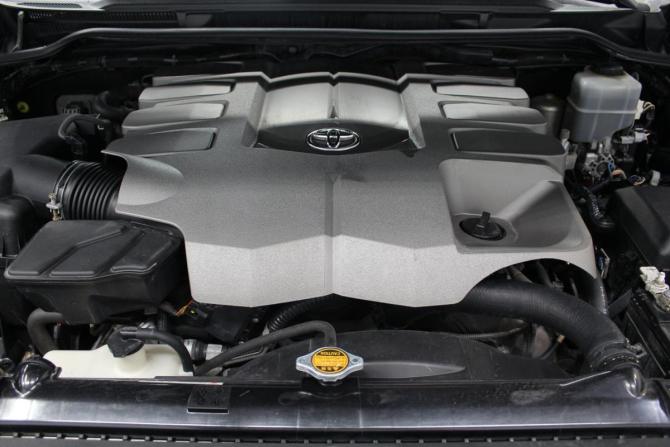 Toyota Land Cruiser 200 Series Рестайлинг 1 с пробегом 2013 года, цена 3 569 000 рублей, 351564 км, внедорожник, Автокод Объявления