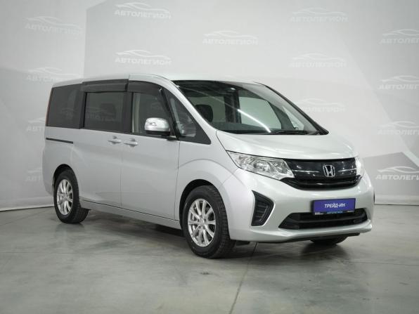 Honda Stepwgn V с пробегом 2016 года, цена 1 665 000 рублей, 212300 км, минивэн, Автокод Объявления