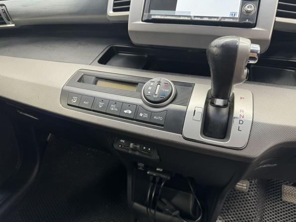 Honda Freed I Рестайлинг с пробегом 2012 года, цена 890 000 рублей, 278407 км, компактвэн, Автокод Объявления