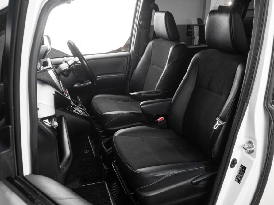 Toyota Noah III (R80) Рестайлинг Тюмень  - изображение 8