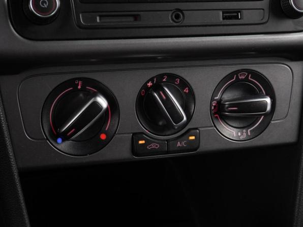 Volkswagen Polo V Рестайлинг с пробегом 2018 года, цена 1 249 000 рублей, 119771 км, седан, Автокод Объявления